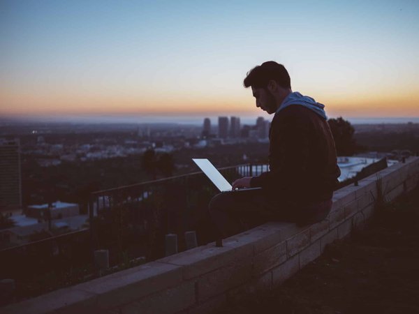 Comment installer des logiciels en déplacement ?