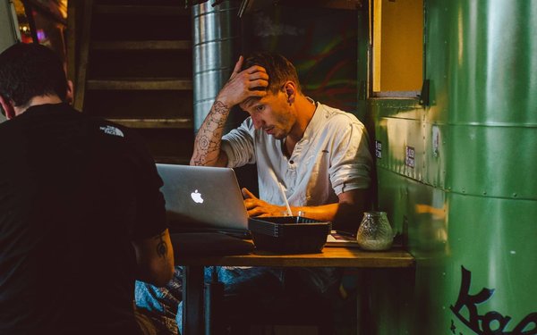 Comment résoudre les problèmes tech courants en voyage ?